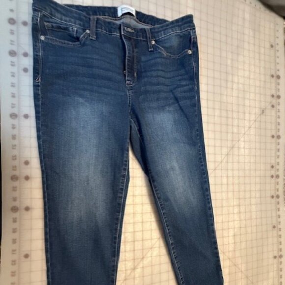 CROWN & IVY BLUE DENIM SKINNY CROPPED JEANS WITH RUFFLE HEM, SIZE 12 - Picture 12 of 15
